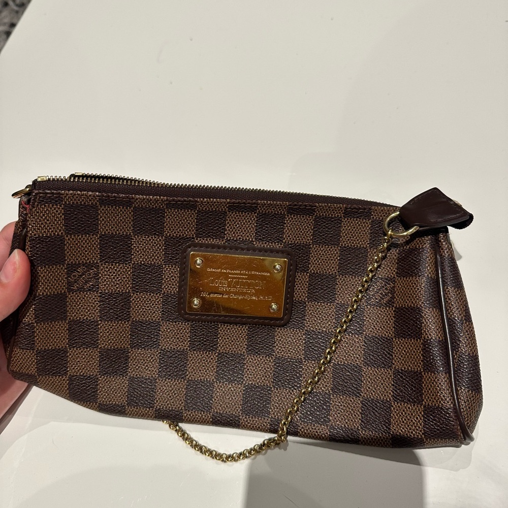 Luis Vuitton clutch